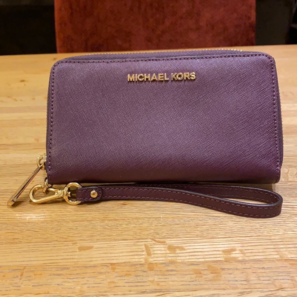 Michael Kors Large Leather Smartphone Wristlet